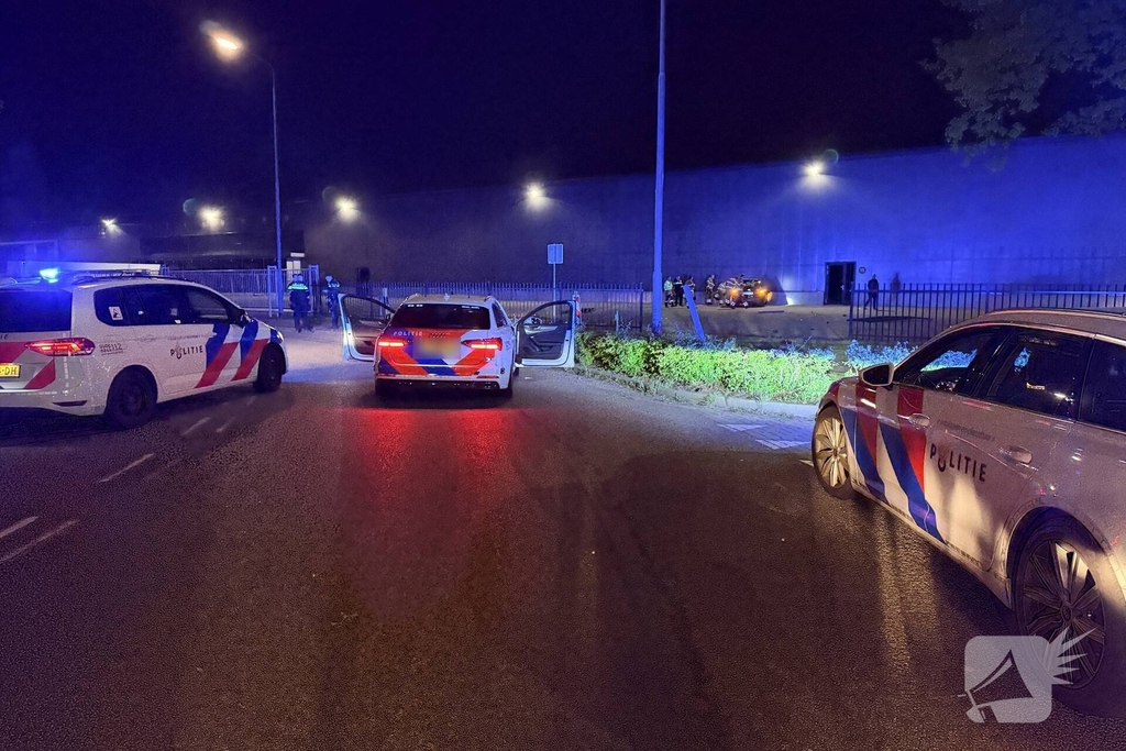 Achtervolging eindigt tegen bedrijfspand met aanhouding