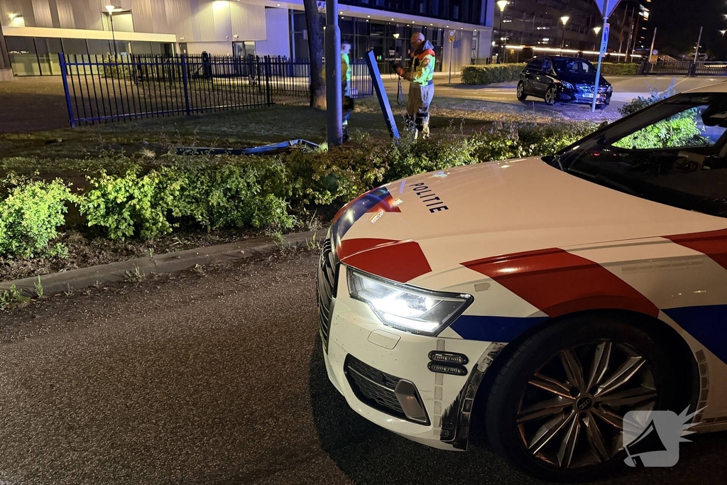 Achtervolging eindigt tegen bedrijfspand met aanhouding