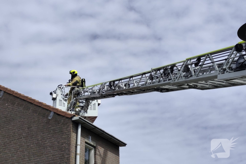 Brand op dak woning vergt snelle inzet