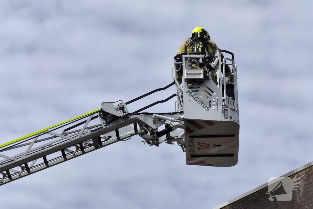 Brand op dak woning vergt snelle inzet