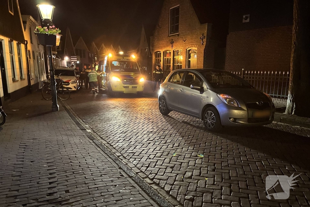 Fietser botst met personenauto