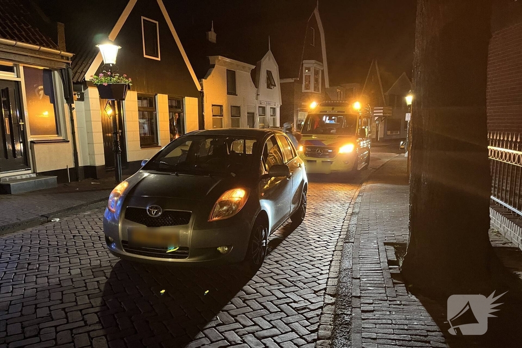 Fietser botst met personenauto