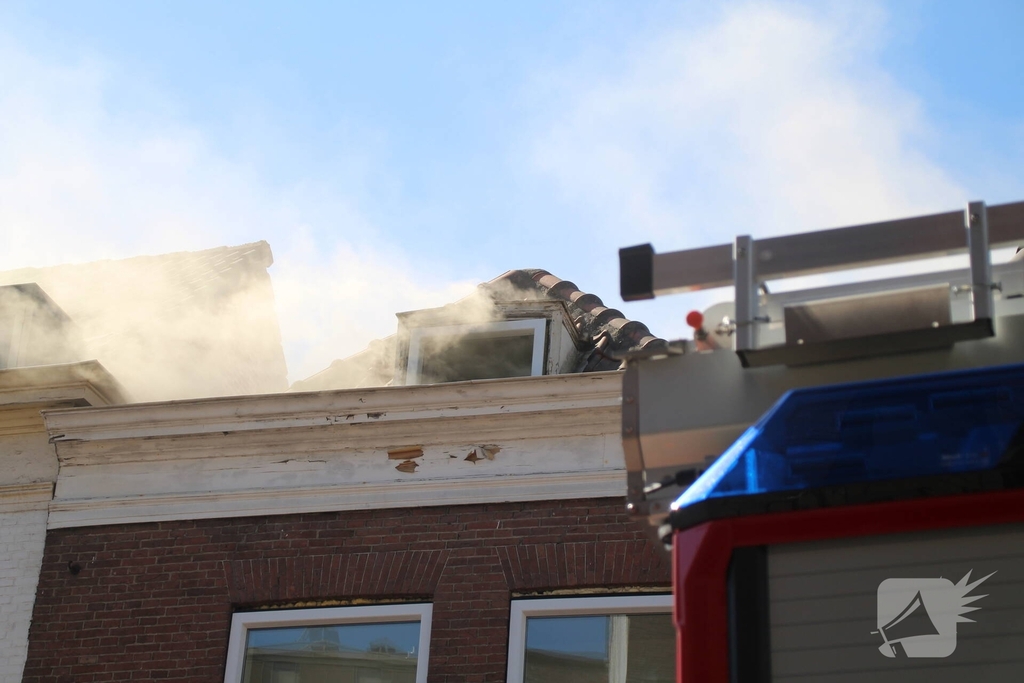 Grote brand met explosies in woning