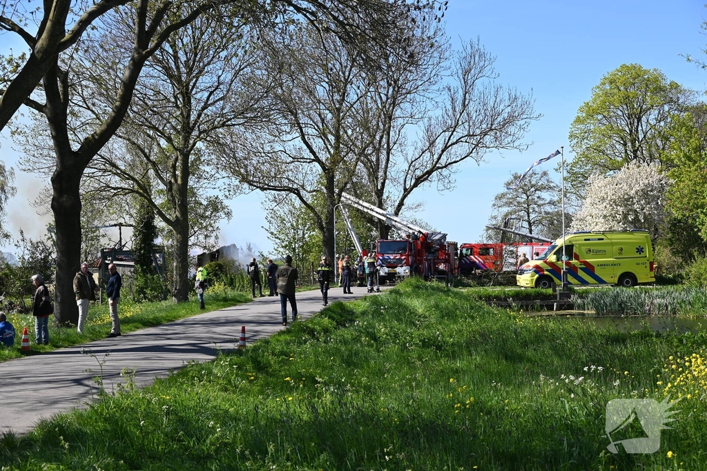 Brand in woonboerderij leidt tot grote inzet van hulpdiensten