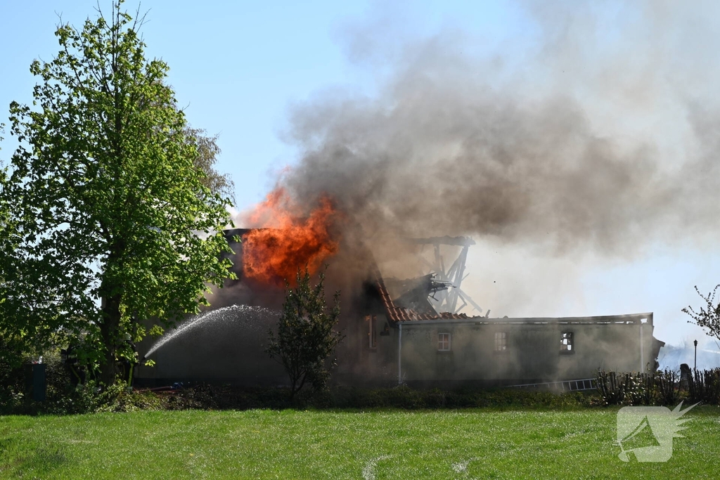 Brand in woonboerderij leidt tot grote inzet van hulpdiensten