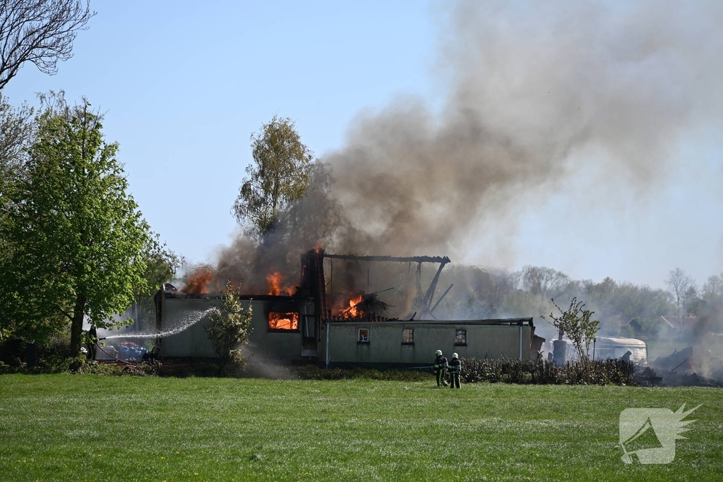 Brand in woonboerderij leidt tot grote inzet van hulpdiensten