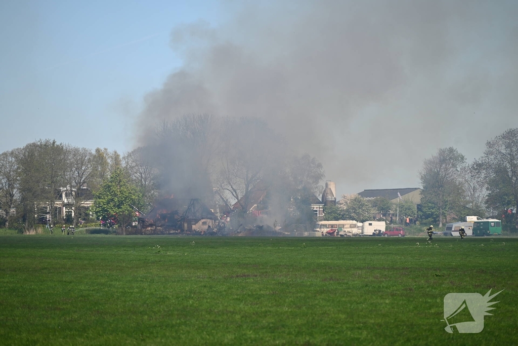 Brand in woonboerderij leidt tot grote inzet van hulpdiensten