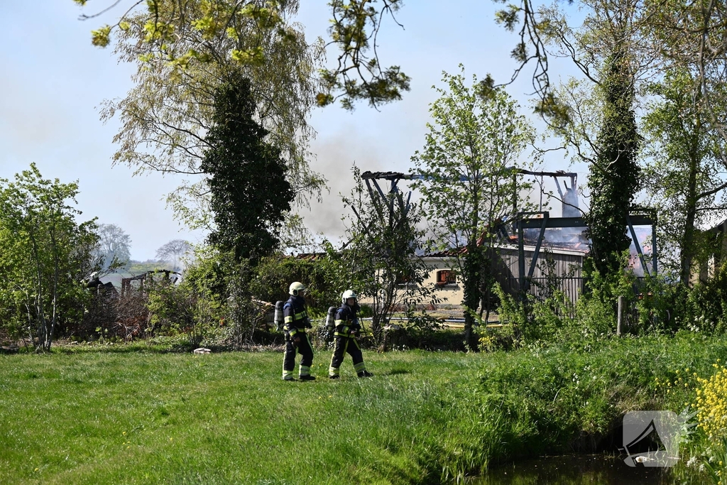 Brand in woonboerderij leidt tot grote inzet van hulpdiensten