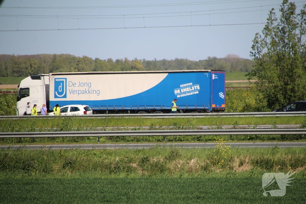 Ongeval tussen auto's leidt tot afzetting snelweg