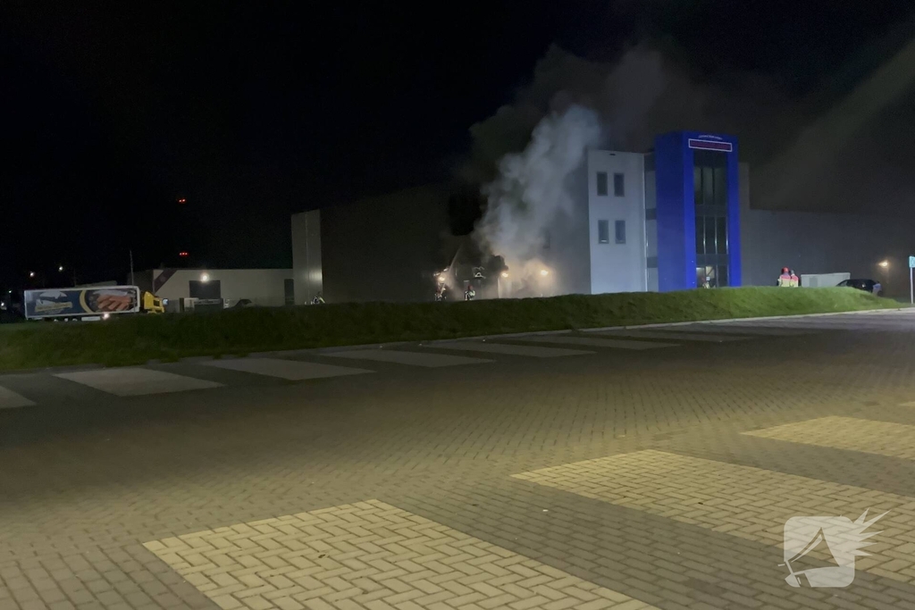 Brandweer bestrijdt ernstige brand