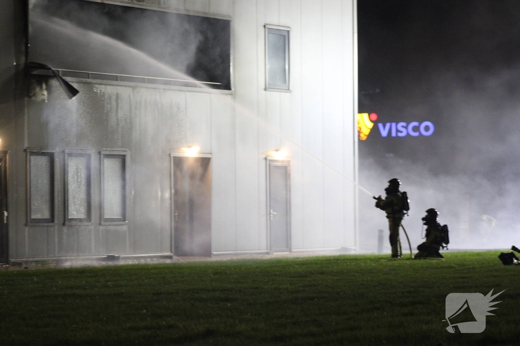 Brandweer bestrijdt ernstige brand