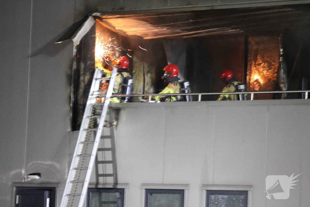Brandweer bestrijdt ernstige brand
