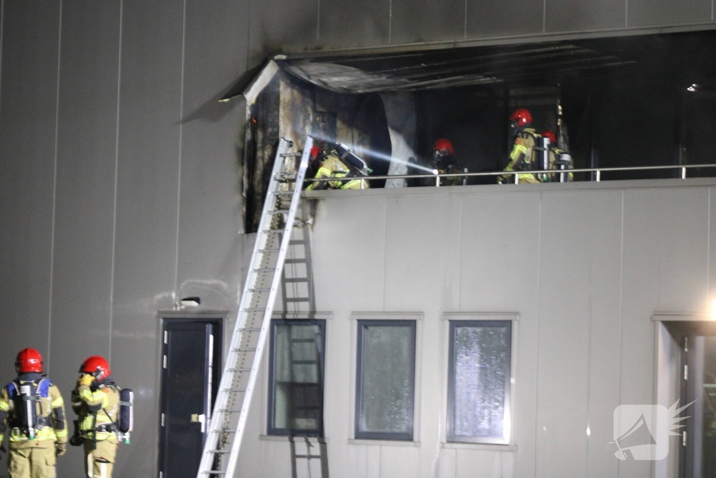 Brandweer bestrijdt ernstige brand