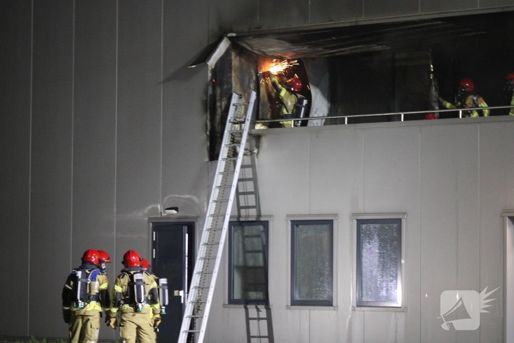 Brandweer bestrijdt ernstige brand