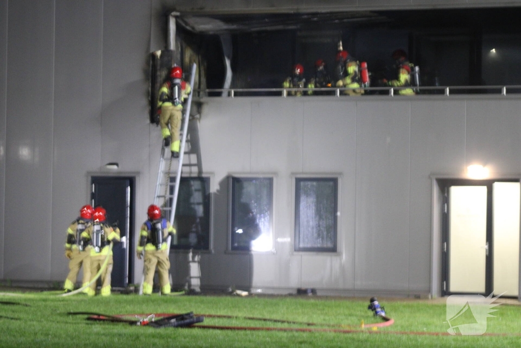 Brandweer bestrijdt ernstige brand