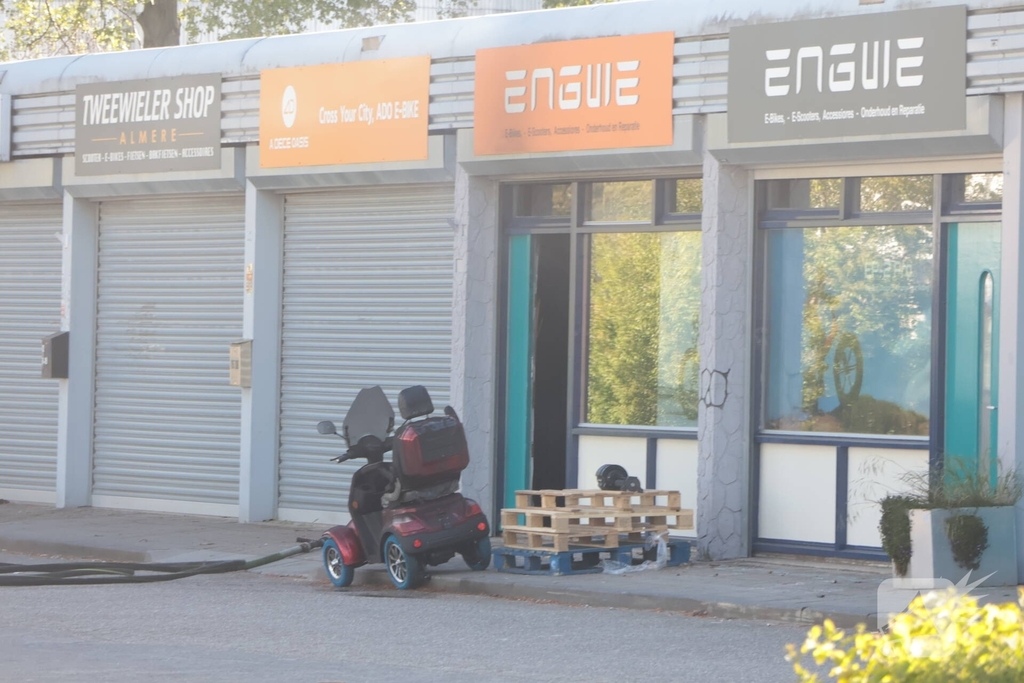 Felle brand veroorzaakt schade in bedrijfsverzamelcomplex