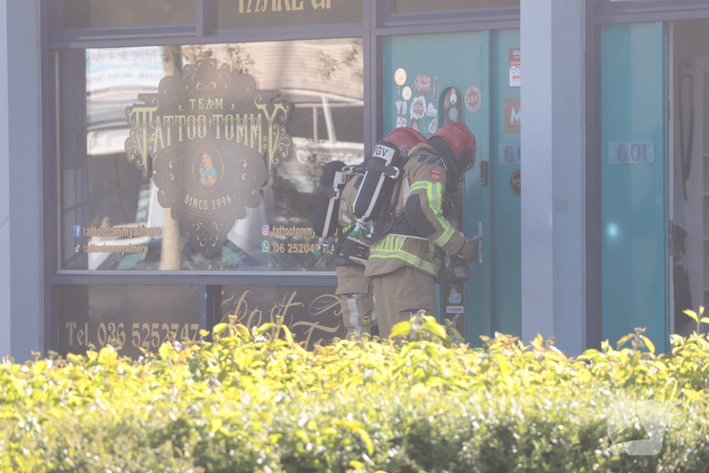 Felle brand veroorzaakt schade in bedrijfsverzamelcomplex