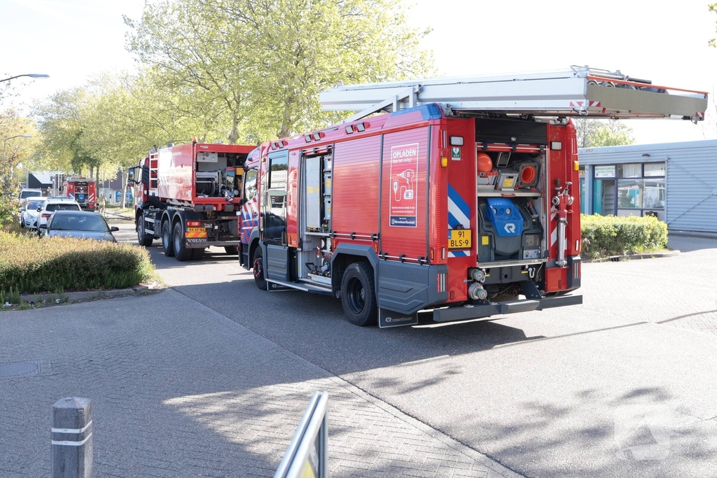 Felle brand veroorzaakt schade in bedrijfsverzamelcomplex