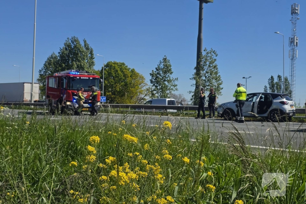Aanrijding tussen auto en vrachtwagen zonder gewonden