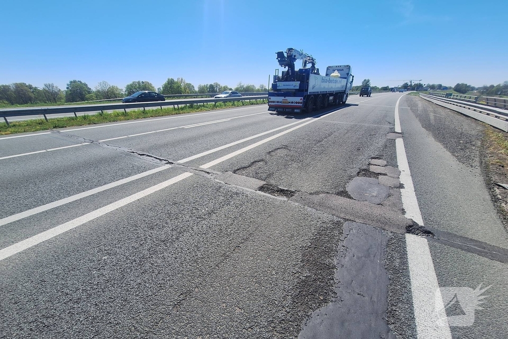 Afsluiting van belangrijke toerit door slechte staat wegdek