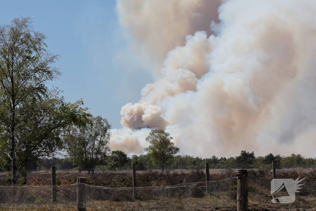 Grote brand op oefenterrein defensie