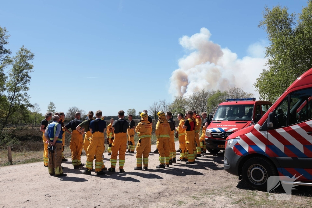 Grote brand op oefenterrein defensie