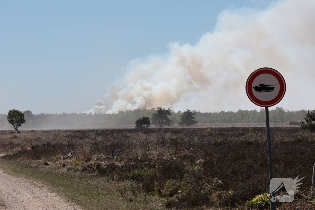 Grote brand op oefenterrein defensie