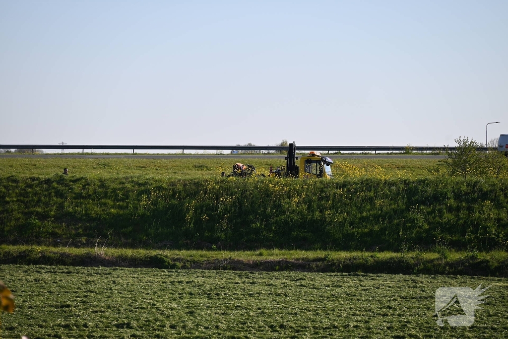 Motorrijder raakt van de weg