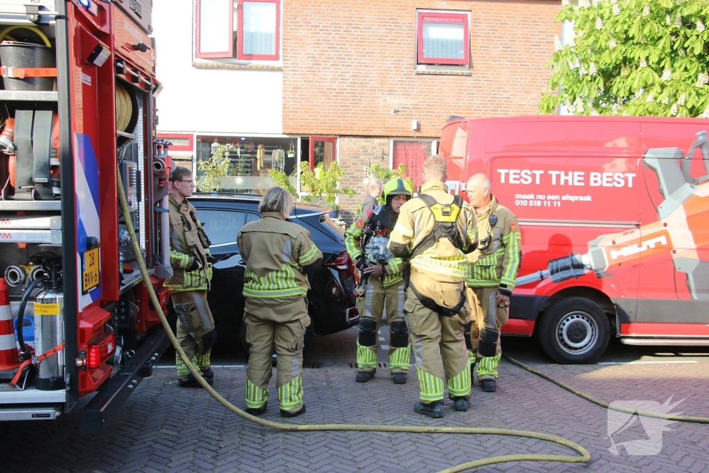 Bewoner ademt rook in bij brand