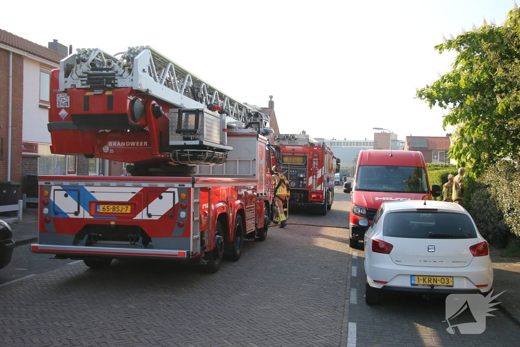 Bewoner ademt rook in bij brand