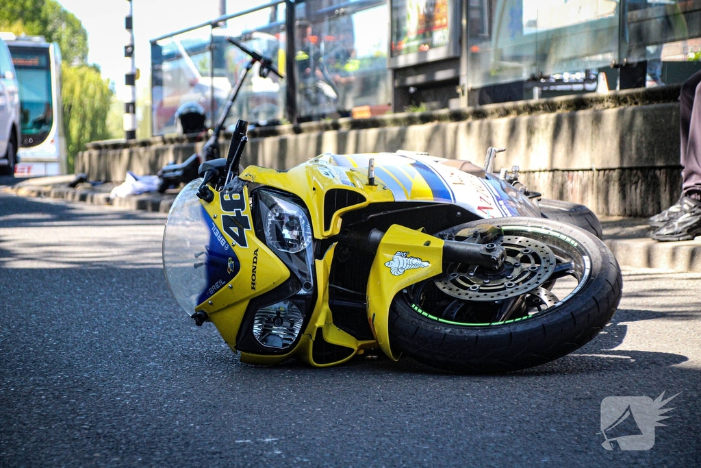 Ongeval tussen motorrijder en elektrische step leidt tot gewonden