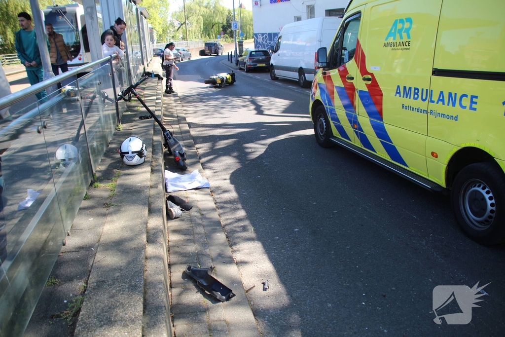 Ongeval tussen motorrijder en elektrische step leidt tot gewonden