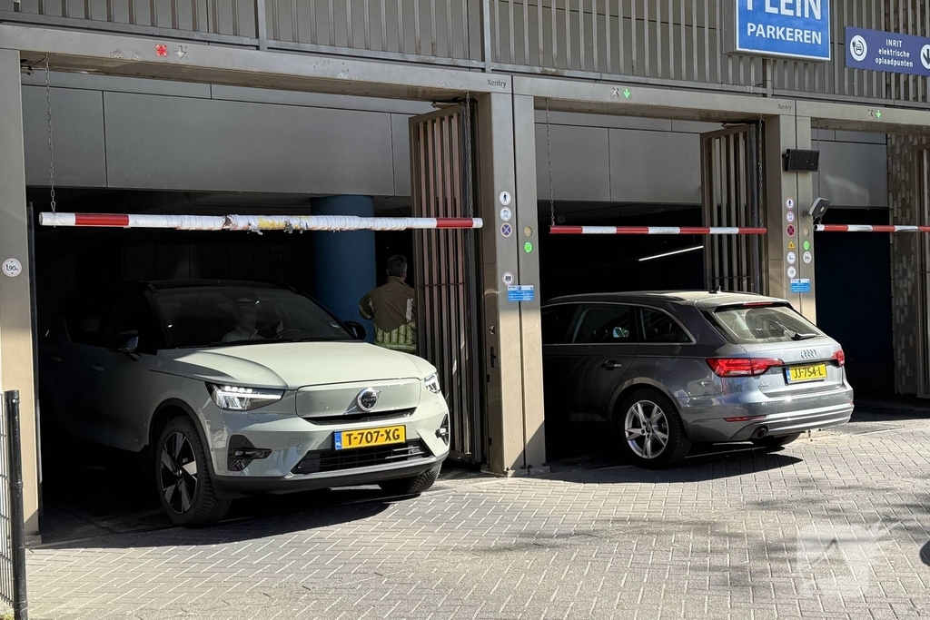Handmelder parkeergarage ingedrukt
