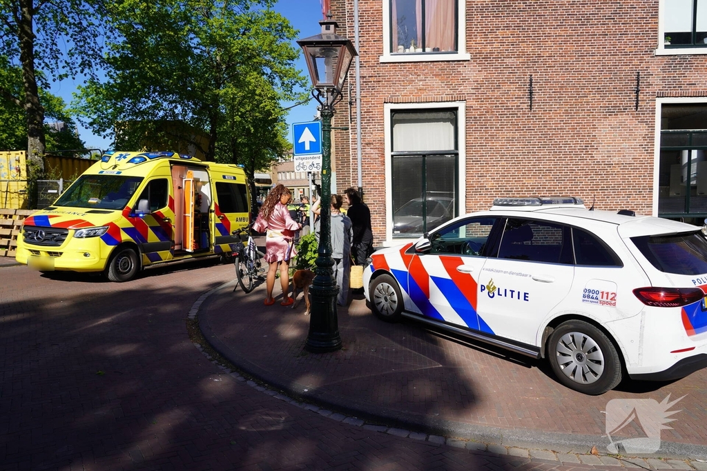 Traumateam ingezet nadat fietser tegen bouwhek botst