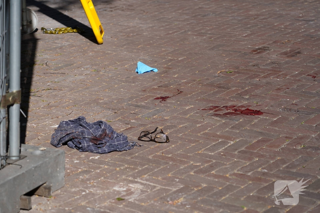 Traumateam ingezet nadat fietser tegen bouwhek botst