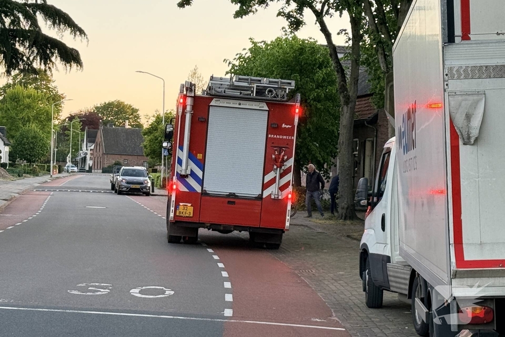 Brandweer blust brand in tuin