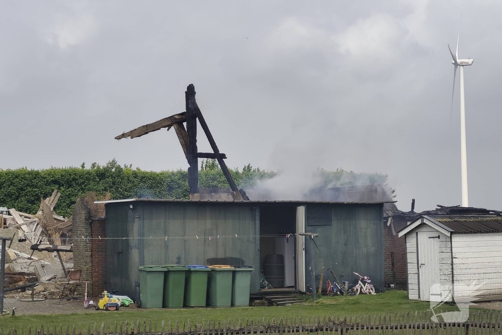 Landbouwmachine verloren bij brand