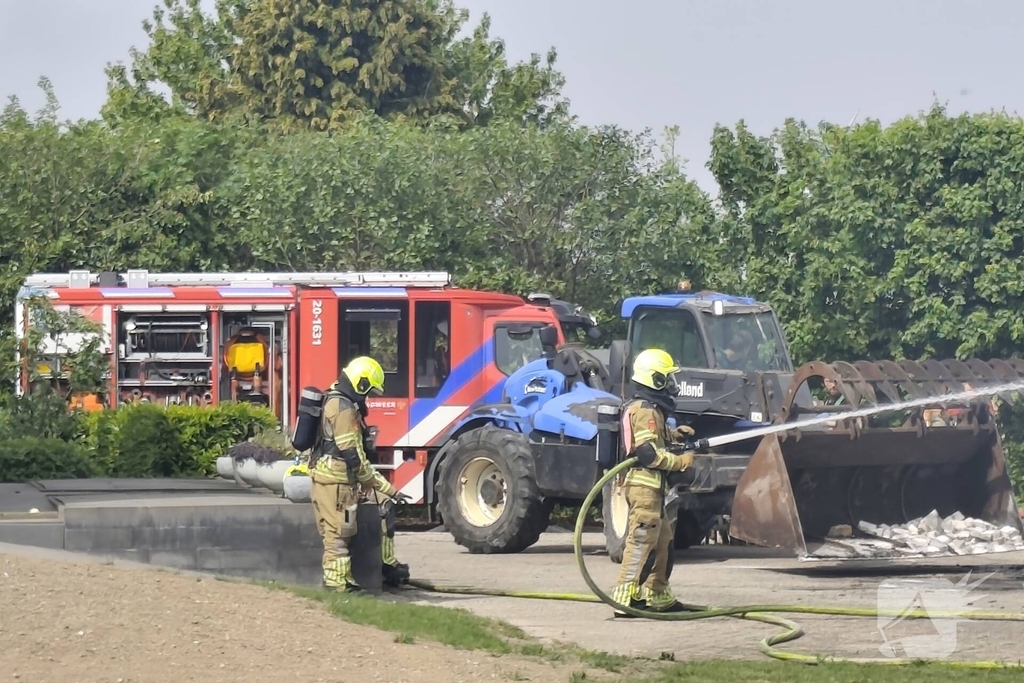 Landbouwmachine verloren bij brand