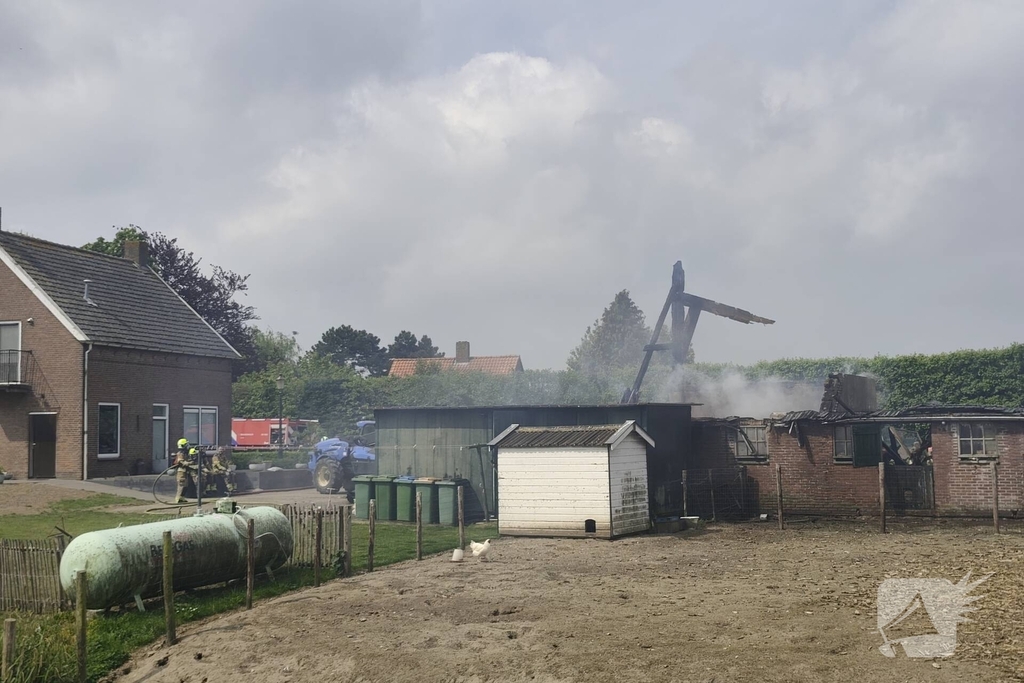 Landbouwmachine verloren bij brand