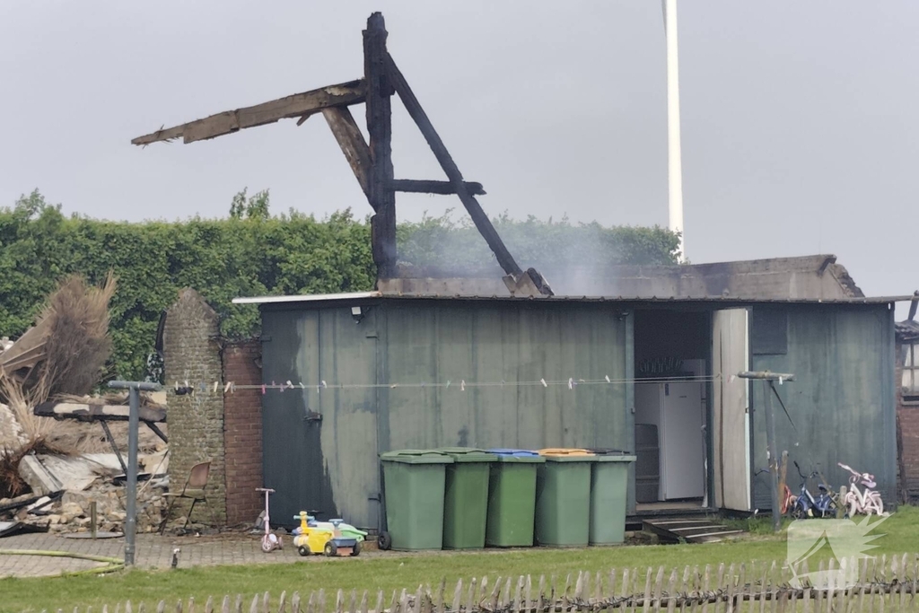 Landbouwmachine verloren bij brand