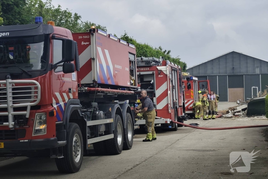 Landbouwmachine verloren bij brand