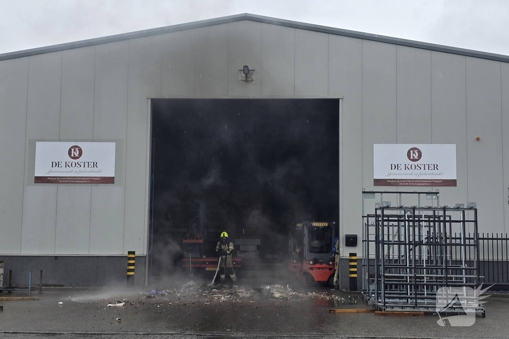 Brand ontdekt in houthandel