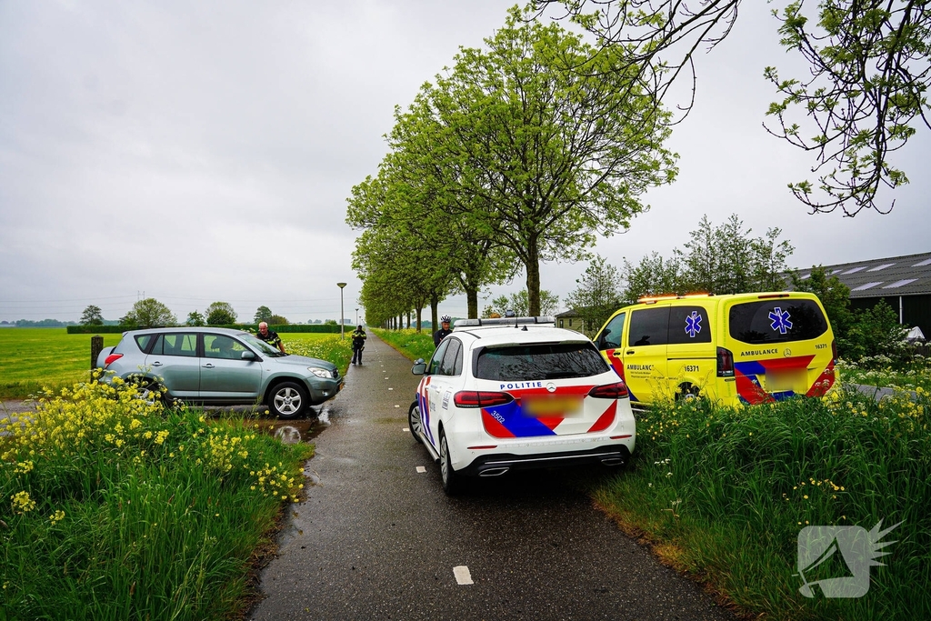 Wielrenner naar het ziekenhuis na valpartij