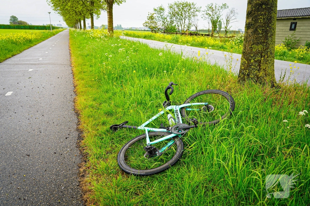 Wielrenner naar het ziekenhuis na valpartij