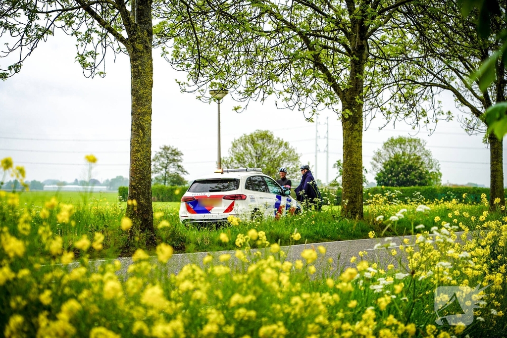 Wielrenner naar het ziekenhuis na valpartij