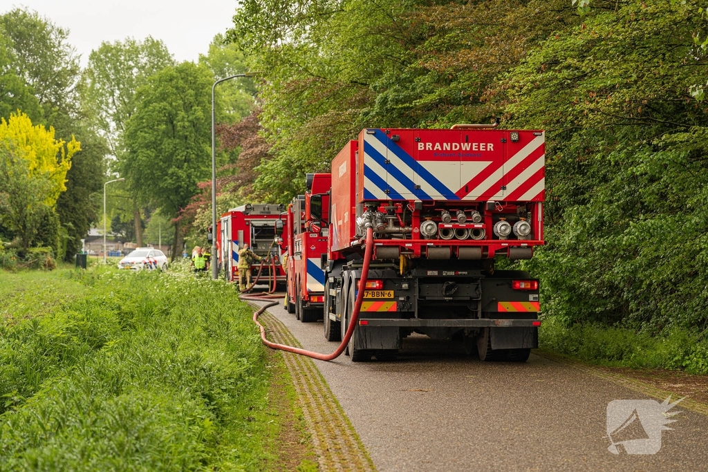 Brand in woning zorgt voor grote brandweerinzet