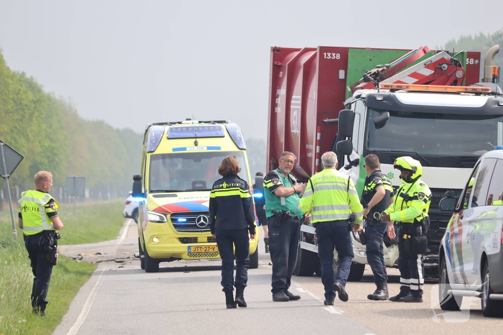 Dodelijk ongeval tussen auto en vrachtwagen