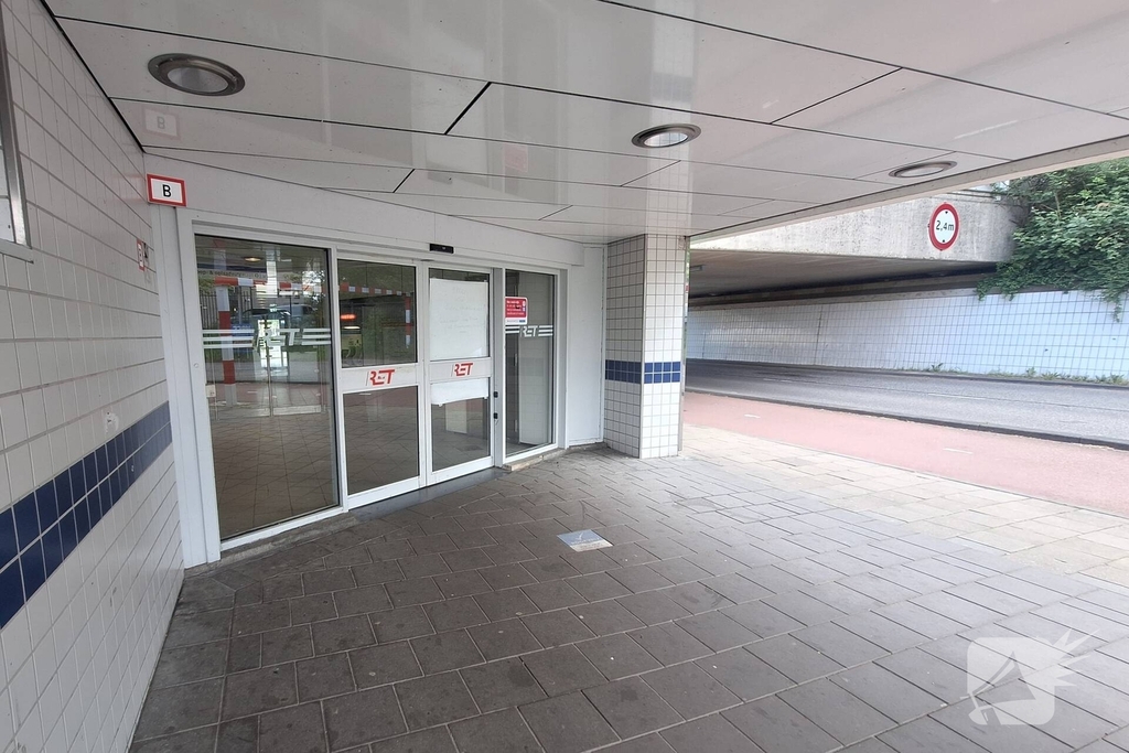 Pendelbussen ingezet nadat stroomstoring metroverkeer stil legt