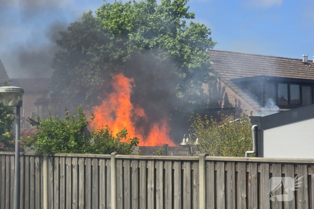 Brand verwoest schuur in Lelystad