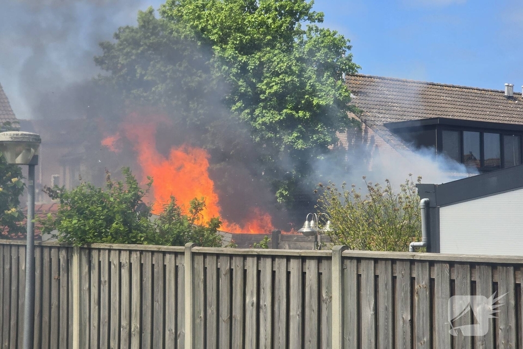 Brand verwoest schuur in Lelystad